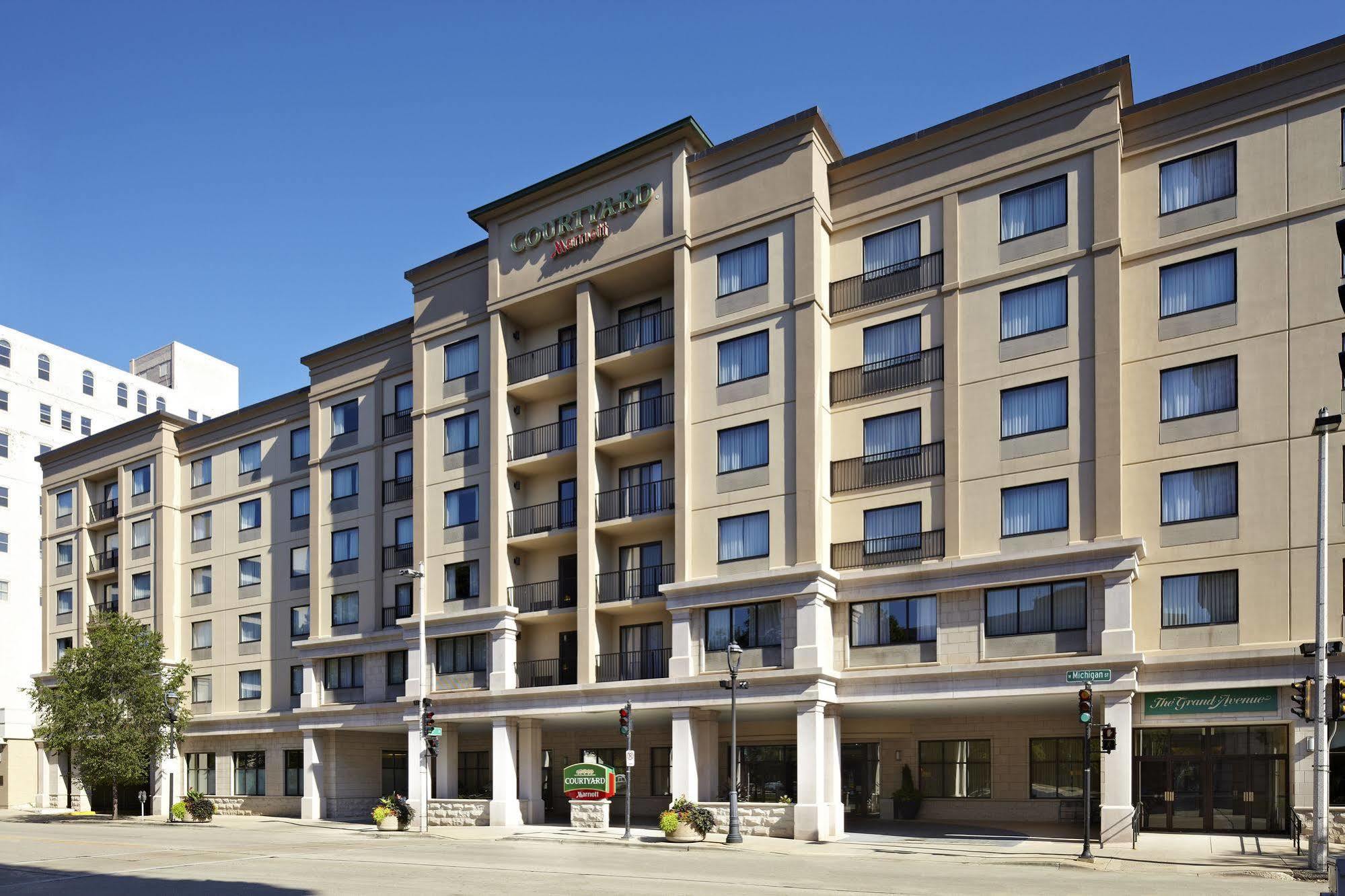 Courtyard Milwaukee Downtown Otel Dış mekan fotoğraf