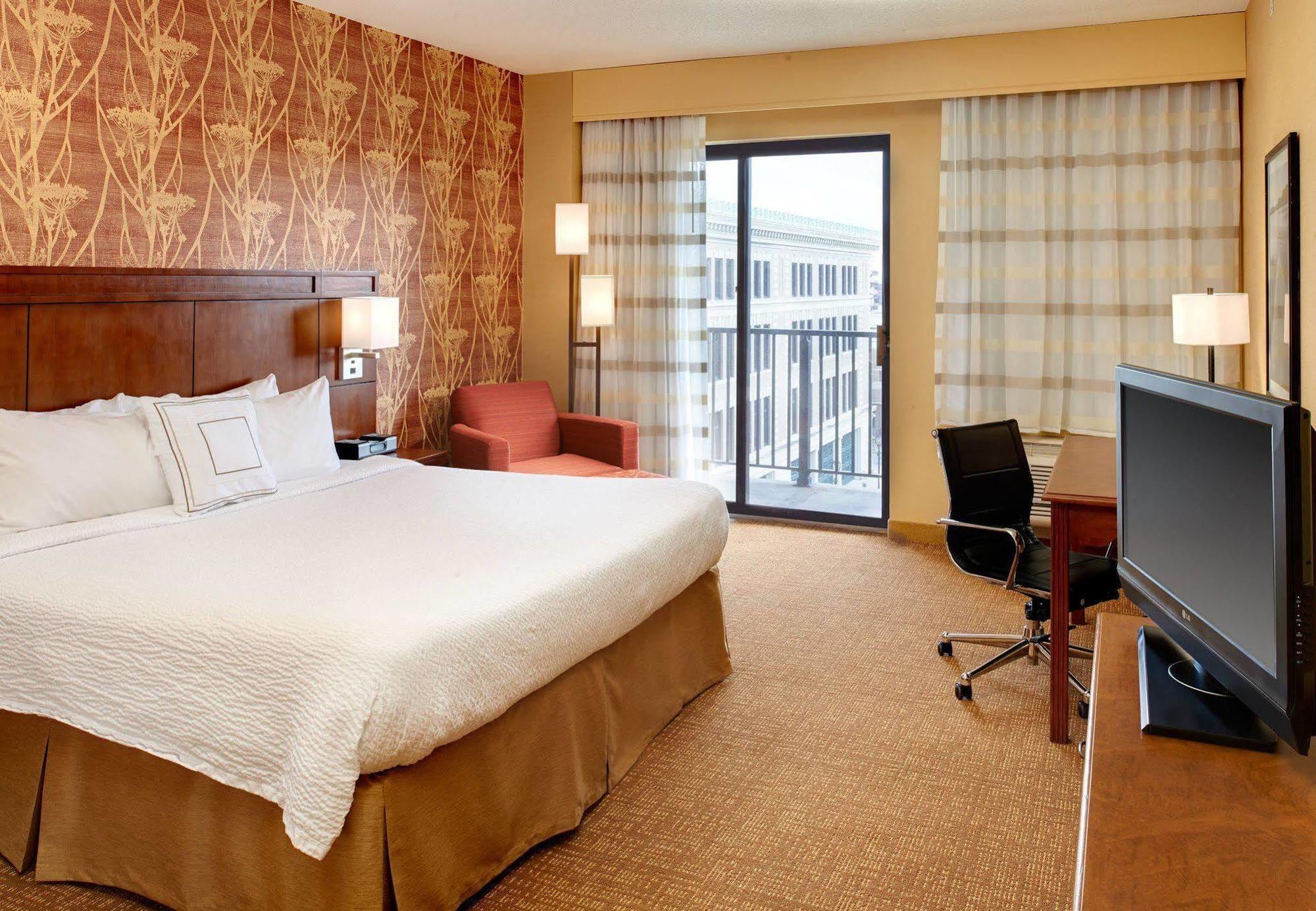 Courtyard Milwaukee Downtown Otel Dış mekan fotoğraf